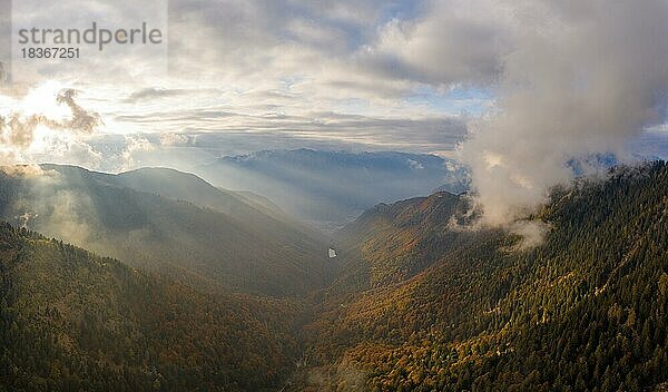 Luftaufnahme über dem Valle dArbedo im Herbst  mit durch die Wolken brechende Sonnenstrahlen  Kanton Tessin  Schweiz  Europa