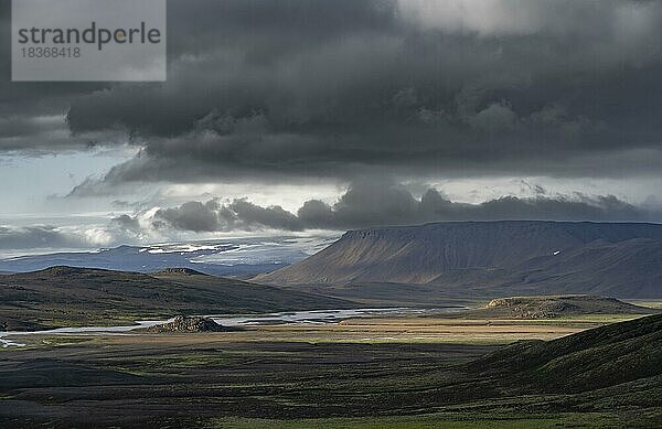 Vulkanlandschaft mit Fluss Jökulfall  hinten GLetscher Hofsjökull  Kerlingarfjöll  isländisches Hochland  Island  Europa