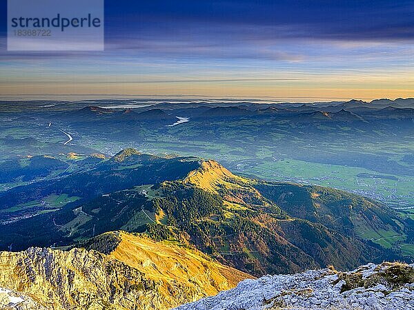 Blick vom Gipfel Hoher Göll auf das Roßfeld und das Salzachtal  Berchtesgadener Alpen  Nationalpark Berchtesgaden  Schönau am Königssee  Berchtesgadener Land  Oberbayern  Bayern  Deutschland  Europa