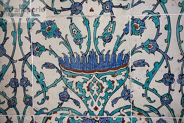 Osmanische antike handgefertigte türkische Fliesen mit floralen Mustern