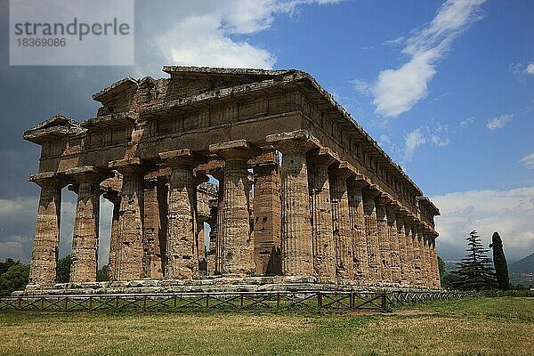 Das Athenaion  Cerestempel oder Athenetempel in Paestum  Kampanien  Italien  Europa