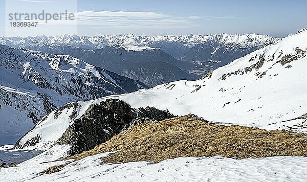 Ausblick auf Berggipfel vom Kreuzjoch  Bergpanorama  Kühtai  Stubaier Alpen  Tirol  Österreich  Europa