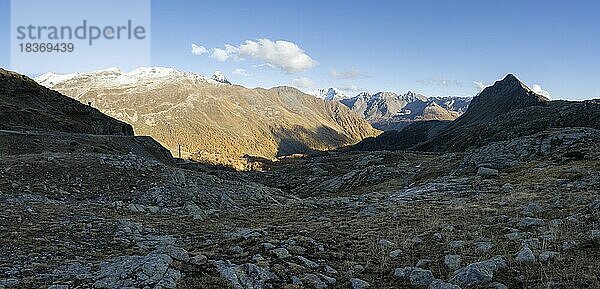 Blick auf die Berge am Bernina Pass  Engadin  Schweiz  Europa