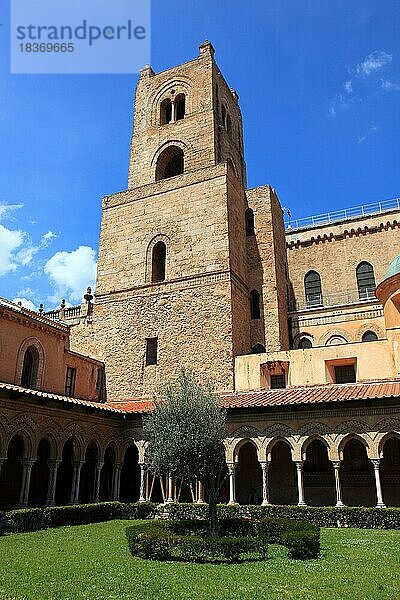 Stadt Monreale  der Kreuzgang der Kathedrale Santa Maria Nuova  Unesco Weltkulturerbe  Sizilien  Italien  Europa