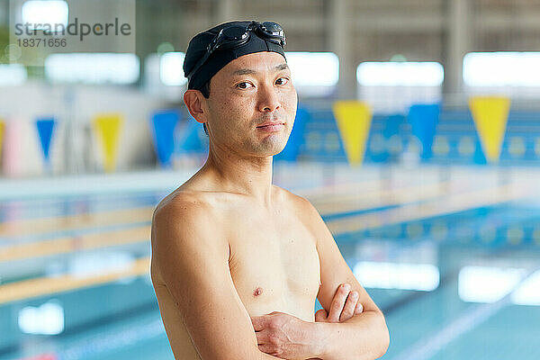 Japaner im Hallenbad