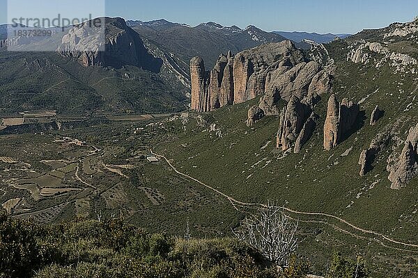 Los Mallos de Riglos  Konglomeratfelsen  Höhe der Felsen 300m  Paradies für Kletterer  Provinz Huesca  Aragon  Südrand der Pyrenäen  Spanien  Europa