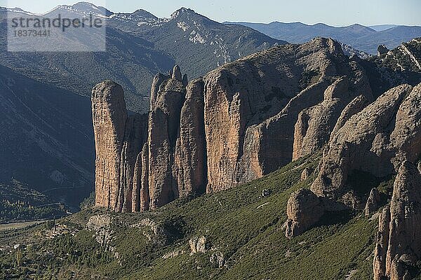 Los Mallos de Riglos  Konglomeratfelsen  Höhe der Felsen 300m  Paradies für Kletterer  Provinz Huesca  Aragon  Südrand der Pyrenäen  Spanien  Europa