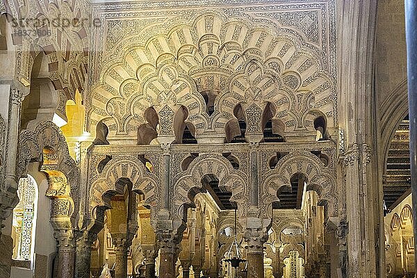 Mezquita  im Inneren der Moschee  Cordoba  Andalusien  Spanien  Europa