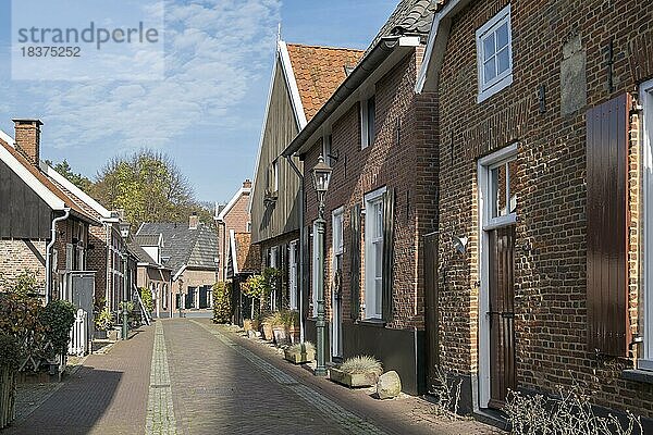 Gasse in der historischen Stadt Bredevoort  Provinz Gelderland  Niederlande  Europa
