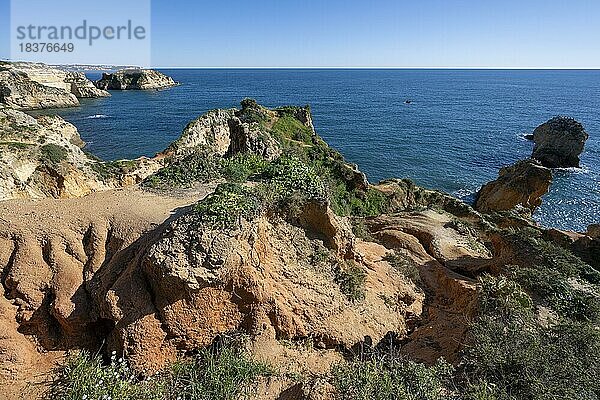 Praia João de Arens  Felsen und Klippen  Steilküste an der Algarve  Portugal  Europa