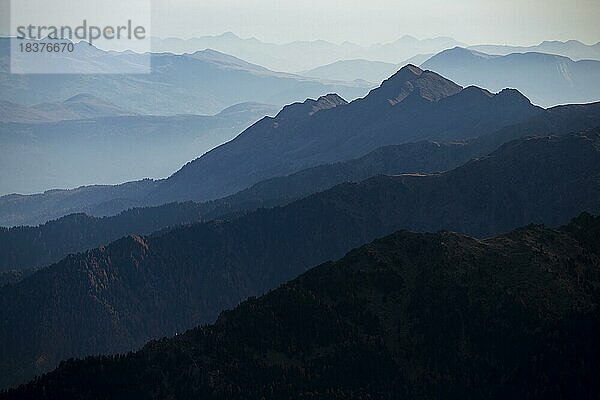 Südtiroler Berge im Morgenlicht  Martelltal  Meran  Vinschgau  Südtirol  Italien  Europa