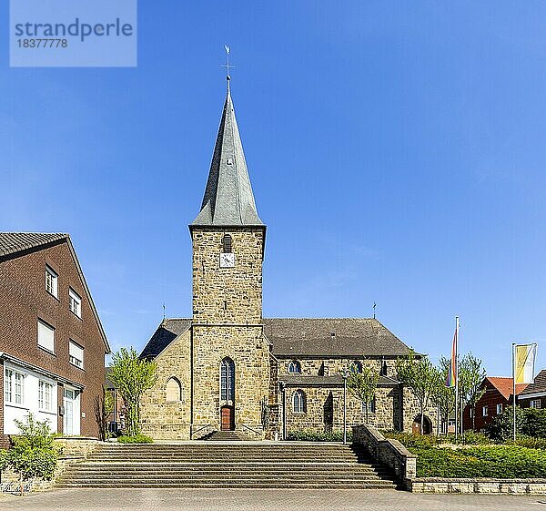 Katholische Kirche St. Laurentius  Lembeck  Dorsten  Münsterland  Nordrhein-Westfalen  Deutschland  Europa