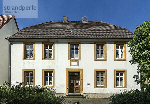 Ehemalige Zweite Schule  heute Wohnhaus  Borgholzhausen  Münsterland  Nordrhein-Westfalen  Deutschland  Europa