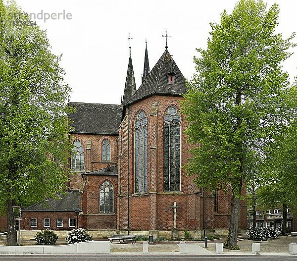 Katholische Pfarrkirche St. Laurentius  Senden  Münsterland  Nordrhein-Westfalen  Deutschland  Europa