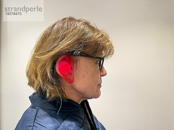 Anfertigung von Formpassstück Ohrpassstück Otoplastik in Farbe Rot für rechtes Ohr Hörgeräte für Im-Ohr-Hörgeräte In-Ear-Hörgeräte für besseres Hören  Deutschland  Europa