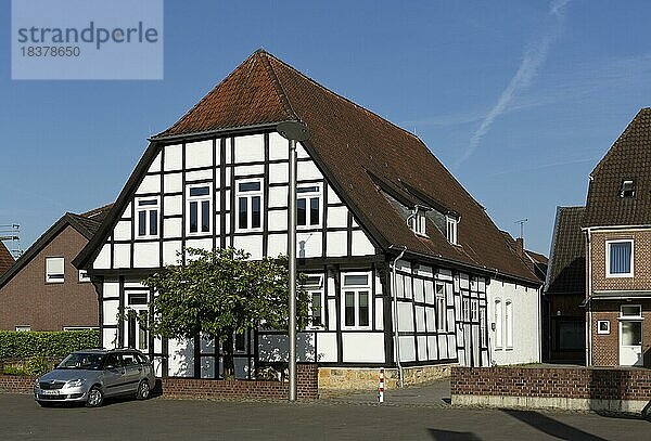 Altes Pastorat  ehemaliges Pfarrhaus von 1721 mit modernen Umbauten  Lengerich  Nordrhein-Westfalen  Deutschland  Europa