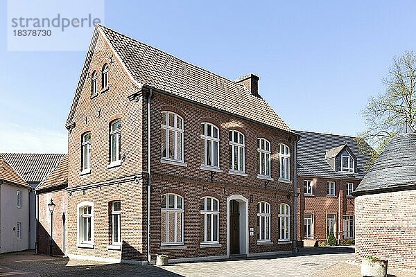 Haus Wilmers  ehemalige Knabenschule  heute städtische Kultur- und Begegnungsstätte  Südlohn  Münsterland  Nordrhein-Westfalen  Deutschland  Europa