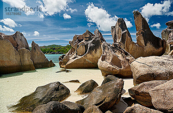 Felsformation am Strand der Insel Curieuse  Prasiln Island  Seychellen |rock formation on beach of Curieuse island  Prasiln Island  Seychelles|