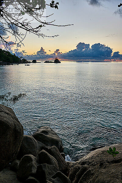 Sonnenuntergang an der Anse Soleil  Mahe  Seychellen. |sun set at Anse Soleil  Mahe  Seychelles|