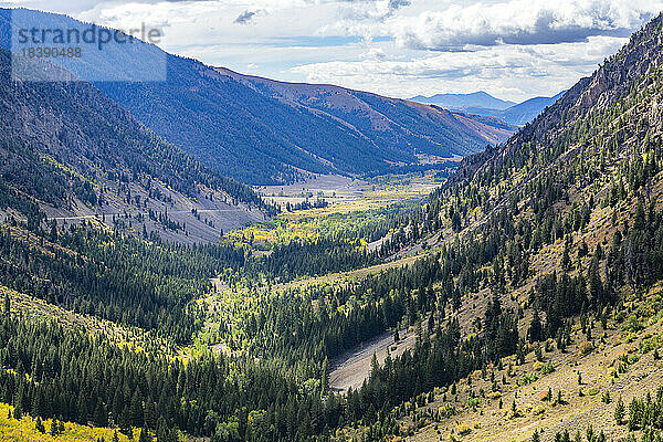 Blick hinunter auf den Trail Creek in Richtung Sun Valley Idaho