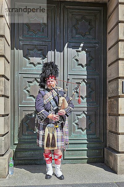 Dudelsackspieler  Altstadt  Edinburgh  Schottland  Großbritannien  Europa