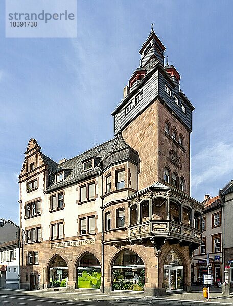 Haus Martinspforte  oder Alte Stadtapotheke  erbaut 1904 anstelle eines mittelalterlichen Stadttors  Worms  Rheinland-Pfalz  Deutschland  Europa