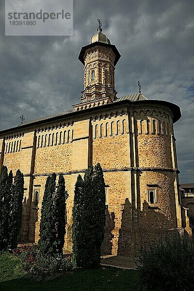 Das Kloster Dragomirna  Manastirea Dragomirna  liegt nördlich der Stadt Suceava in der Nähe des Dorfes Dragomirna  Rumänien  Europa