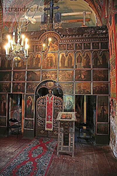 Moldauklöster  Die 1487 erbaute Heiligkreuzkirche von Patrauti bei Suceava ist die kleinste Kirche Stephans des Großen  Votivbemalung im Innenraum  Rumänien  Europa