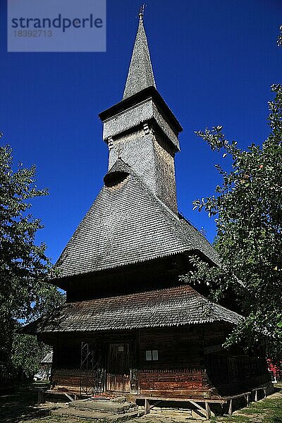 Die Holzkirche Cuvioasa Paraschiva in Deseti  die 1770 gebaut wurde  zählt zum UNESCO-Weltkulturerbe. Maramures  Rumänien  Europa