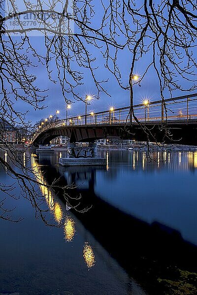Fahrradbrücke über den Konstanzer Trichter  Seerhein  Abendstimmung  Konstanz  Baden-Württemberg  Deutschland  Europa