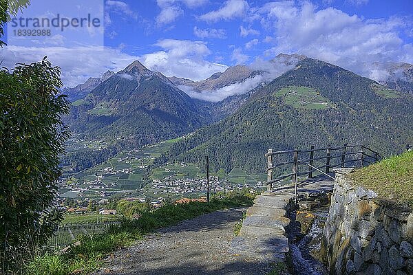 Kneipanlage beim Schenner Waalweg  Schenna  Südtirol  Italien  Europa