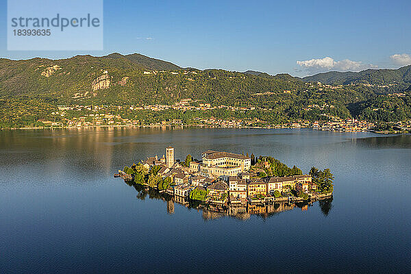 Orta-See  Insel San Giulio  Lago d'Orta  Piemont  Italienische Seen  Italien  Europa
