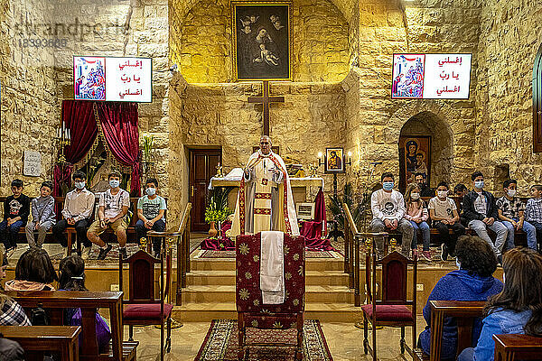 Gründonnerstagsfeier in der Maronitischen Kirche Our Lady  Bdadoun  Libanon  Naher Osten