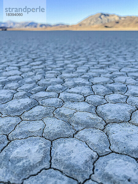 The Racetrack  ein ausgetrocknetes Seebett  im Death Valley National Park  Kalifornien  Vereinigte Staaten von Amerika  Nordamerika