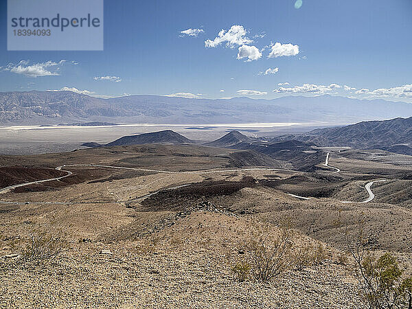 Ein Blick auf den östlichen Teil des Death Valley National Park  Kalifornien  Vereinigte Staaten von Amerika  Nordamerika