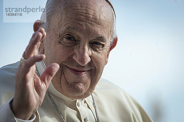 Papst Franziskus  Papst seit 2013  erster Jesuiten-Papst  der erste aus Amerika  der erste aus der südlichen Hemisphäre  Vatikan  Rom  Latium  Italien  Europa