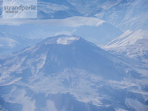 Blick auf die Anden auf einem Linienflug von Santiago nach Ushuaia  Chile  Südamerika