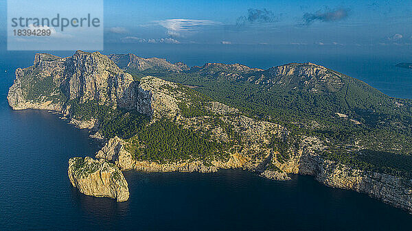Luftaufnahme der Halbinsel Formentor  Pollenca  Mallorca  Balearische Inseln  Spanien  Mittelmeer  Europa