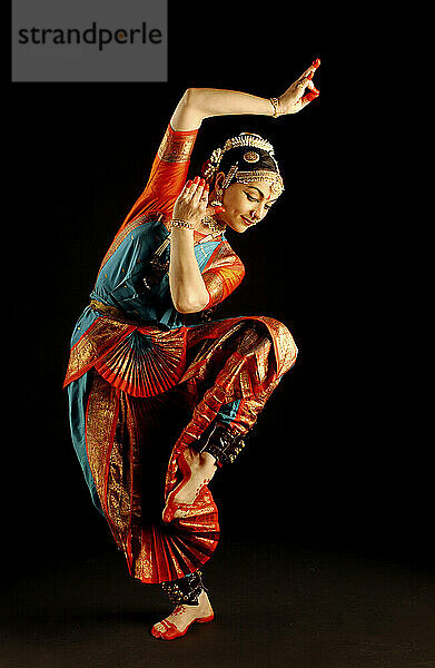 Bharata Natyam Tänzerin in Paris  Frankreich  Europa