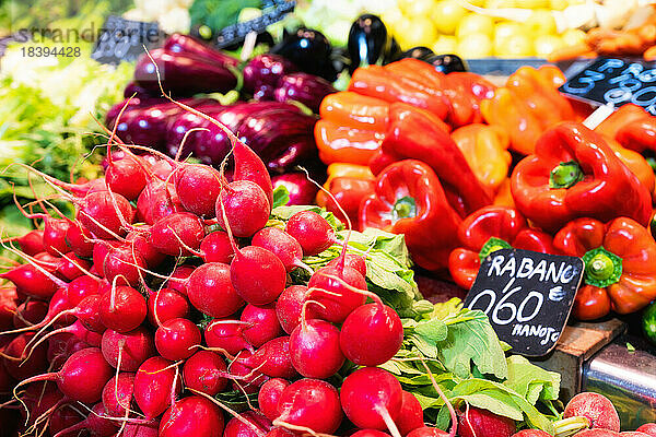 Frische Produkte auf dem Lebensmittelmarkt  Valencia  Spanien  Europa