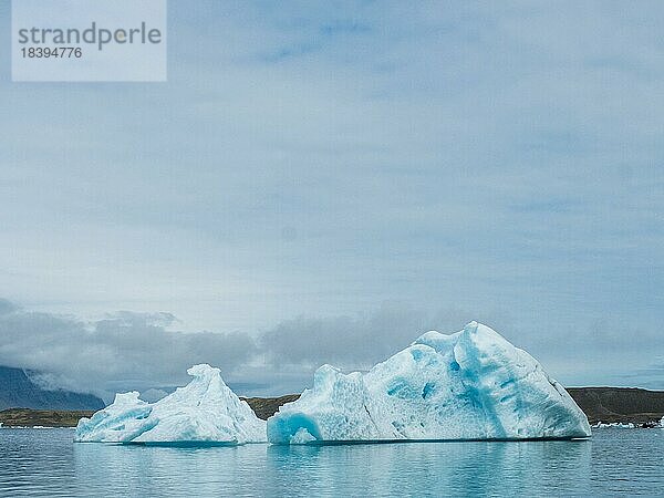 Gletscherlagune Jökulsarlon  Eisberge  Vatnajökull-Nationalpark  Hornafjörður  Südisland  Island  Europa