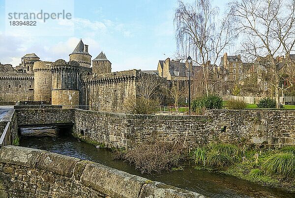 Burg Chateau  mittelalterliche Altstadt von Fougeres  Departement Ille-et-Vilaine  Region Bretagne Breizh  Frankreich  Europa