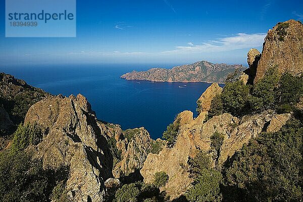 Felsenküste  Bucht von Girolata  Girolata  La Scandola  UNESCO Weltnaturerbe  Département Haute-Corse  Westküste  Korsika  Mittelmeer  Frankreich  Europa