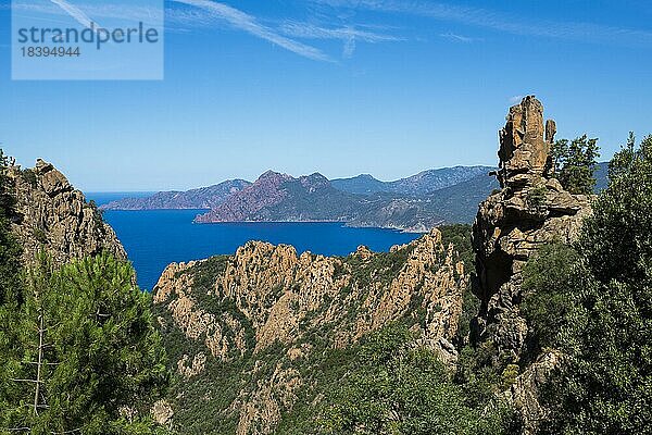 Rote Granitfelsen  Tafoni  Calanches de Piana  Bucht von Porto  Porto  UNESCO Weltnaturerbe  Département Haute-Corse  Westküste  Korsika  Mittelmeer  Frankreich  Europa