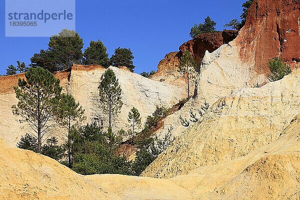 Rustel  Le Colorada Provençal im Luberon  Ockerlandschaft  Provence  Frankreich  Europa