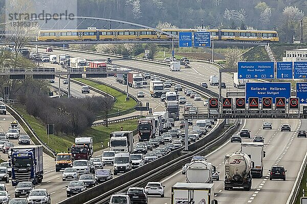 Starker Verkehr mit Stau auf der mehrspurigen Autobahn A8 bei Stuttgart  Baden-Württemberg  Deutschland  Europa