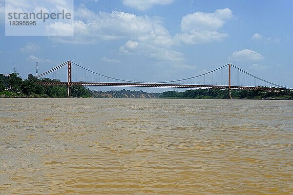Brücke über den Fluss Madre de Dios  Puerto Maldonado  Peru  Südamerika