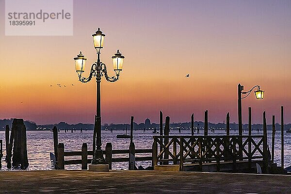 Frühmorgens am Canale della Giudecca  Venedig  Italien  Europa