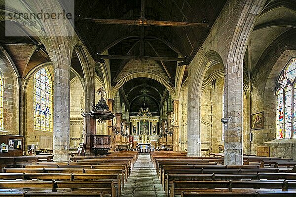 Innenraum gotische Kirche Eglise Saint-Sulpice  Fougeres  Departement Ille-et-Vilaine  Region Bretagne Breizh  Frankreich  Europa