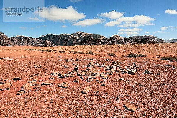Wüstenlandschaft im Wadi Rum  Jordanien  Asien